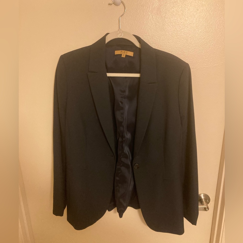 Alex Marie size 16 black women’s blazer. Excellent condition.